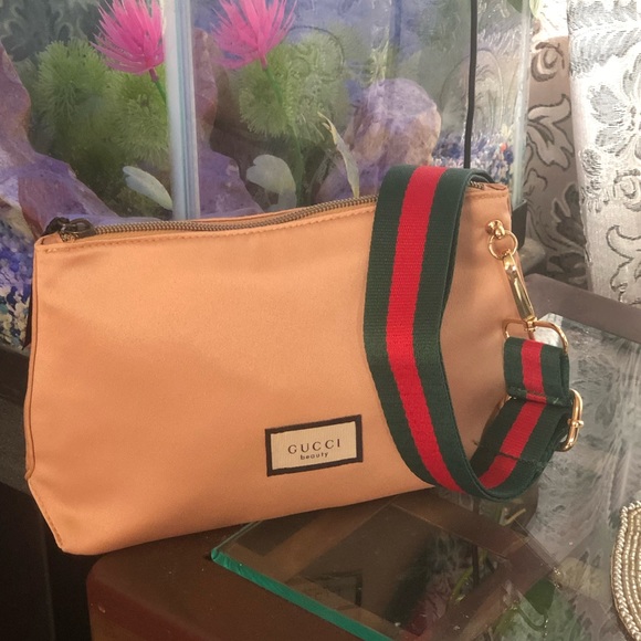 Gucci pouch converted in to shoulder bag /cross body. - Picture 2 of 16